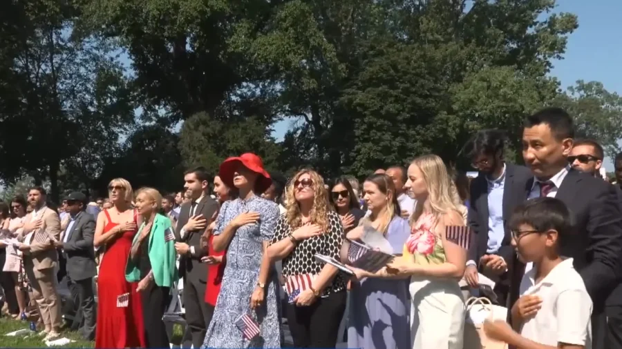 New Citizens Sworn In at Mount Vernon on 4th of July