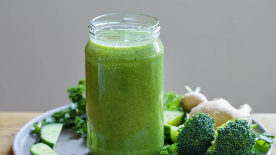 Nutritionist’s Tips to Enjoy Healthy Homemade Summer Smoothies