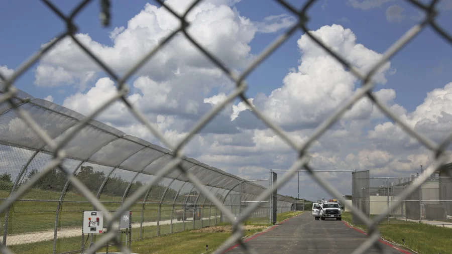 10 Arrested in 'Planned Ambush' at Texas Immigration Detention Center