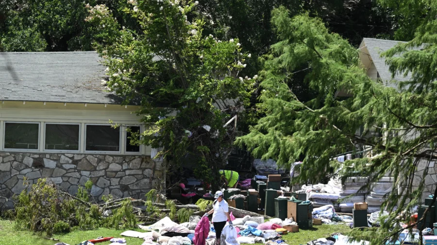 Residents Pull Together in Flood-Ravaged Central Texas