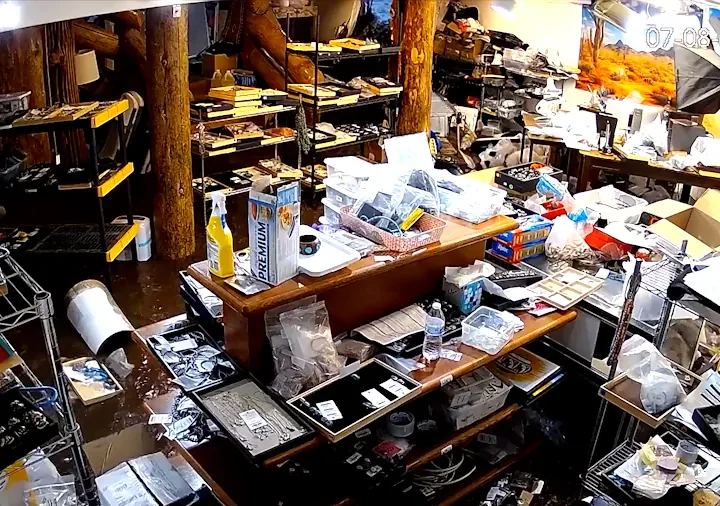 Flash Flood Engulfs New Mexico Jewelry Store in a Moment