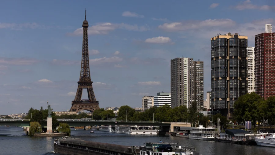 Rain Spoils Seine Swimming Debut at Eiffel Tower