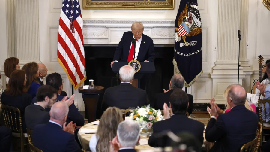 Trump Applauds CEOs at Faith, Economy Meeting