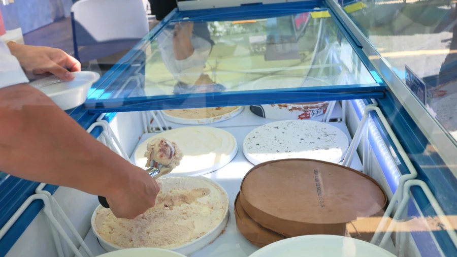 Ice Cream Makers to Remove Synthetic Dyes by 2028