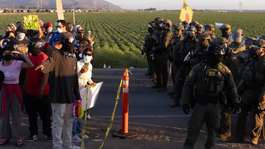 Increase in Assaults on ICE Reflect Deeper Divide on Borders, Law: Analyst