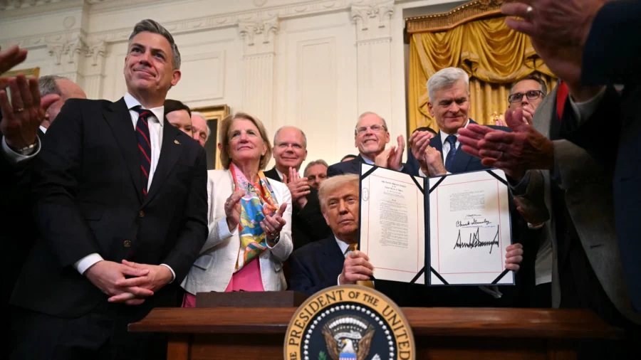 Trump Signs Bill Strengthening Penalties for Fentanyl Trafficking 