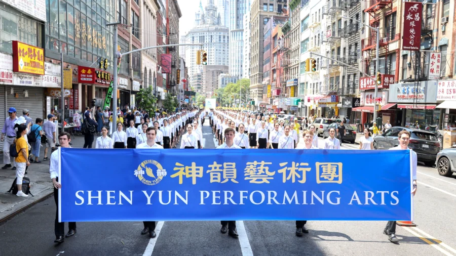 Hundreds of Shen Yun Artists Join March in New York, Warn of CCP’s Repression in America