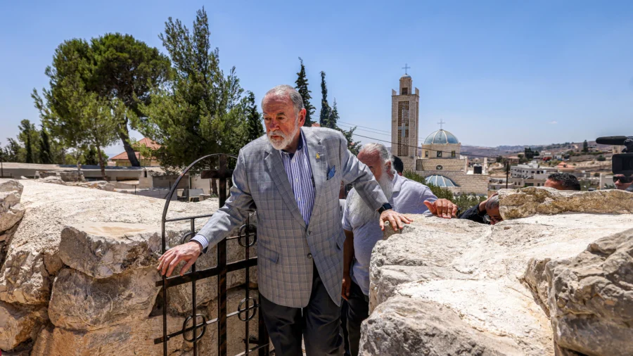 Huckabee Visits Church in West Bank That Was Target of Attack