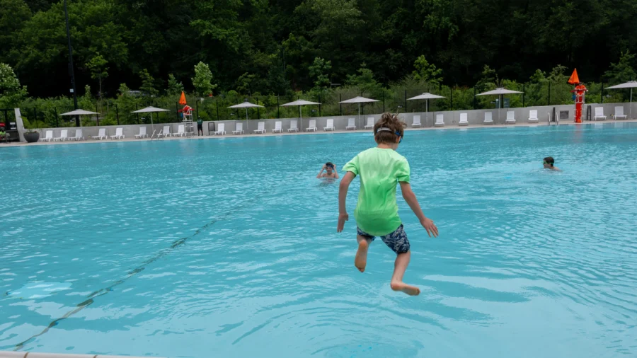 Heat, Humidity Expands Into Midwest, Northeast