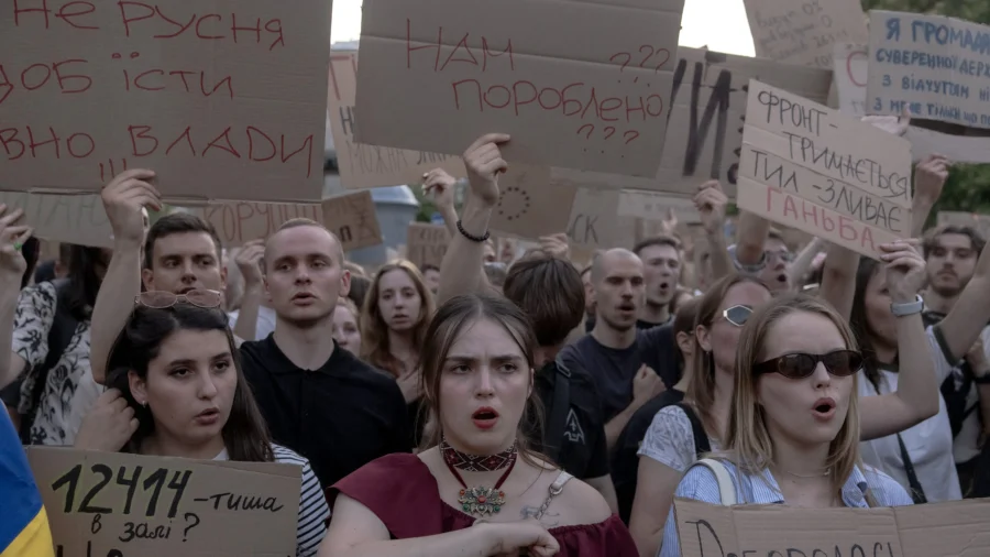 Ukrainians Protest New Anti-Corruption Law in Largest Unrest Since War Start