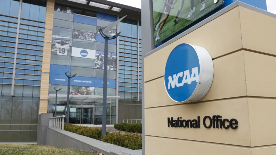 Trump Signs Executive Order on College Sports Targeting ‘Pay-for-Play’ Agreements