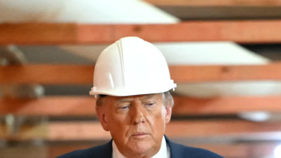 Trump Highlights Deal With Japan During Visit to the Federal Reserve