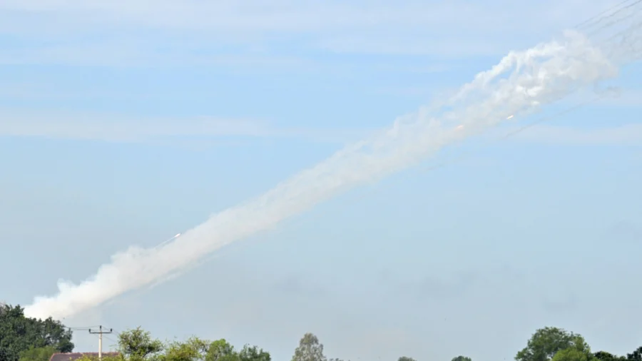 Thailand and Cambodia Exchange Heavy Artillery Fire as Border Dispute Enters 2nd Day