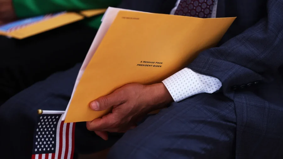 Trump Admin to Change Citizenship Tests and H‑1B Visas, Says Official