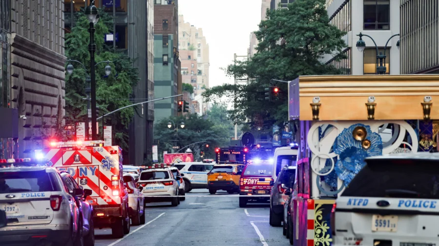 Gunman Kills 4, Including Police Officer, in Shooting at New York City Office Tower
