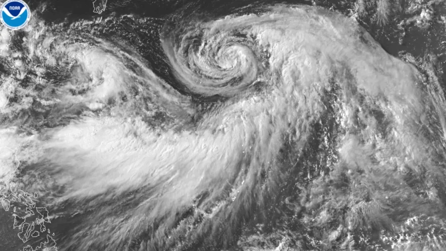 Hurricane Iona and Tropical Storm Keli Rumble in the Central Pacific Off Hawaii
