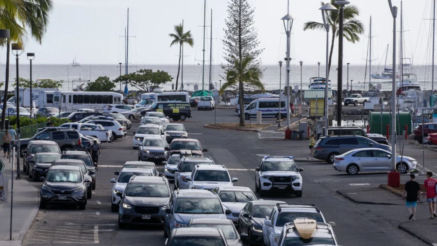 Tsunami Arrives in Hawaii, Residents Evacuated to Higher Ground