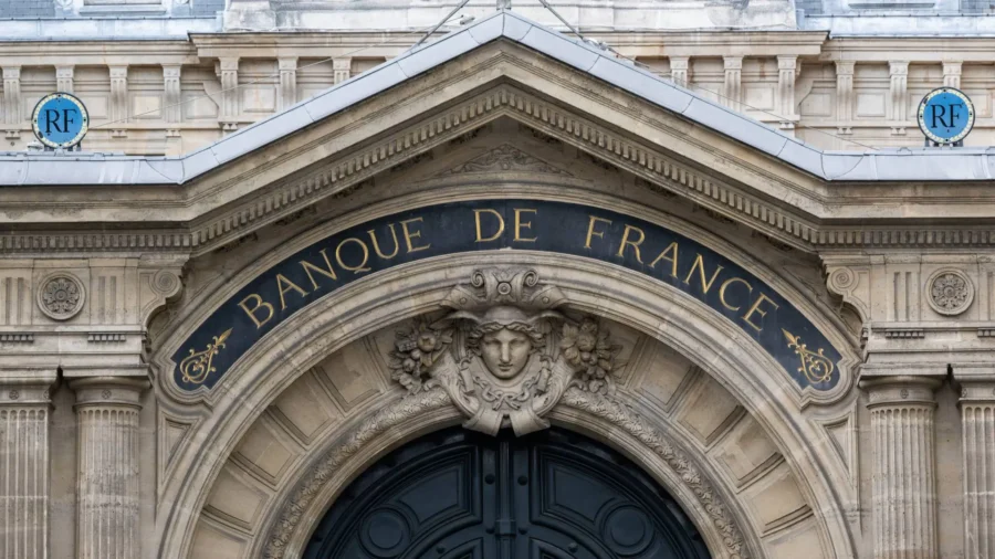 France Edging Closer to Fiscal Red Line, IMF Intervention