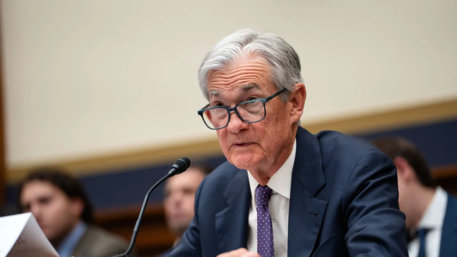 Fed Leaves Interest Rates Unchanged, 2 Officials Dissent