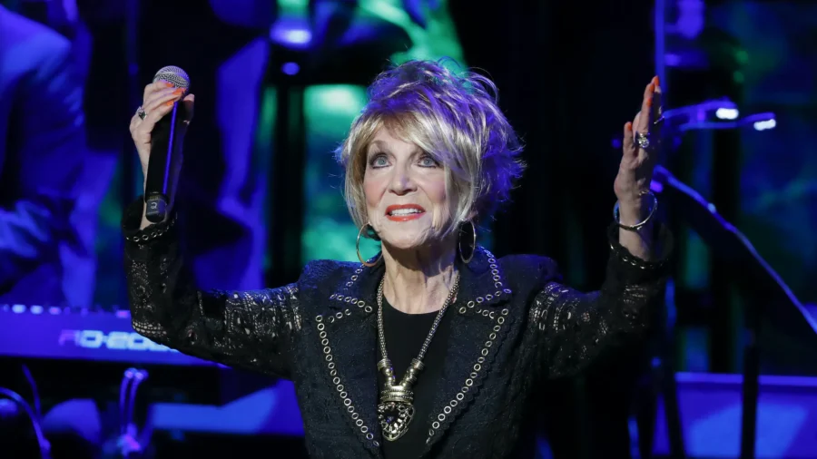 Jeannie Seely, Soulful Country Singer Behind Hits Like 'Don't Touch Me