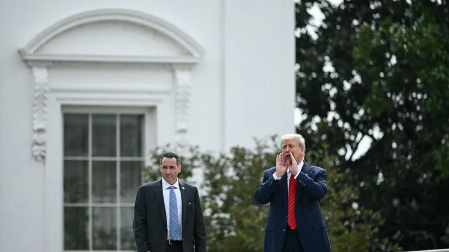 Trump Tours the Roof of the White House