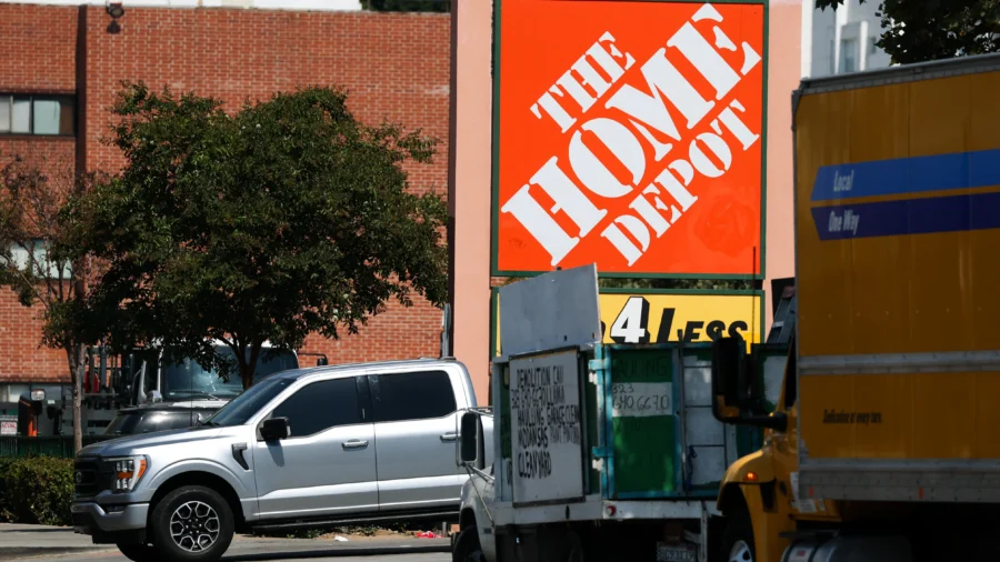 Border Patrol Agents Use Rental Truck for Immigration Operation at LA Home Depot