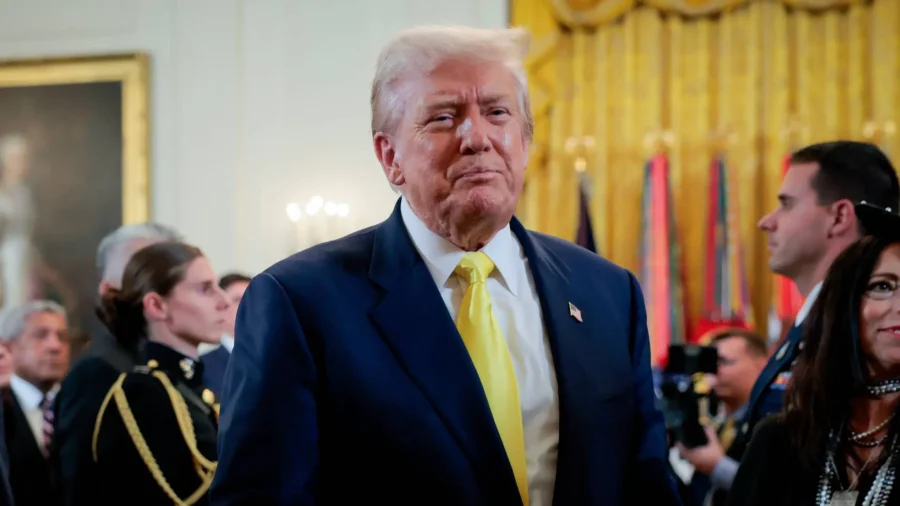 Trump Roundup: Peace Talks, Anti-Debanking Order, Fed Nominee