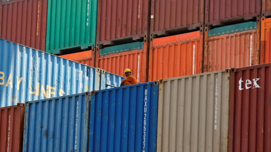 Trump Raises India’s Tariff Rate to 50 Percent Over Russian Oil Imports