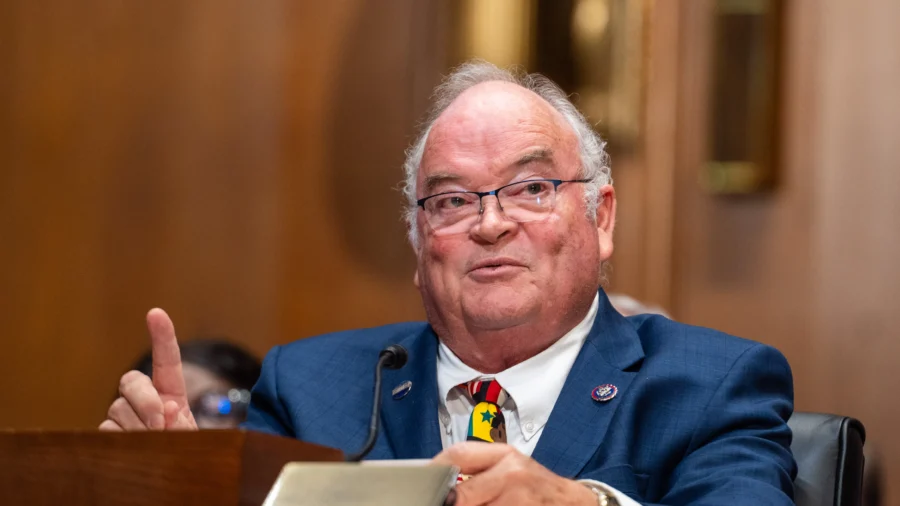 Trump Removes IRS Commissioner Billy Long