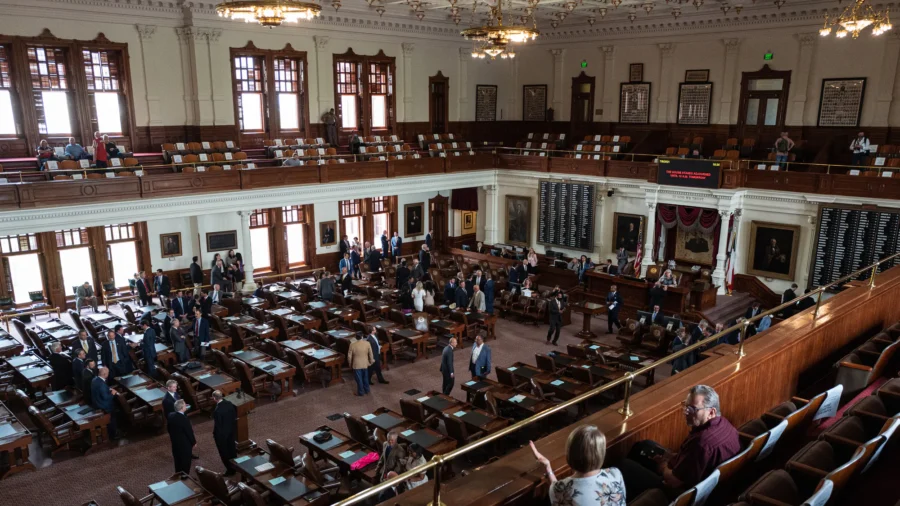 Texas House Holds Legislative Session on Aug. 9 for Democrat Lawmakers to Come Back