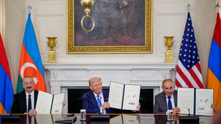 'We're Witnessing History Right Now': Analyst on Armenia, Azerbaijan Peace Deal