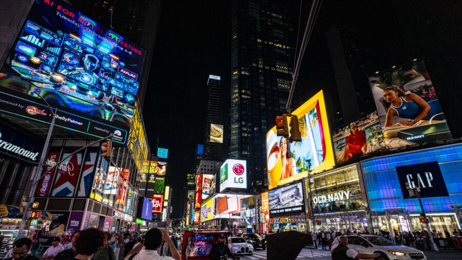 Shooting in New York City’s Times Square Wounds 3 People, Police Say