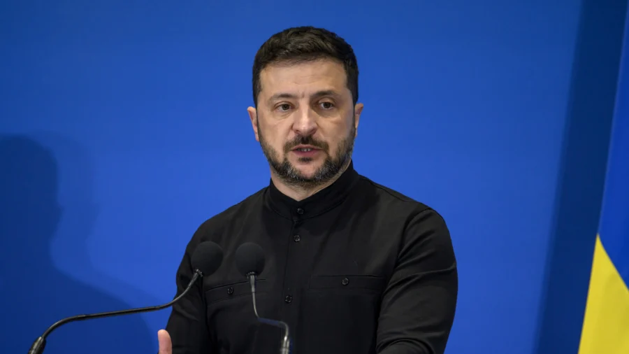 Zelenskyy Rules Out Ceding Land to Russia Ahead of Trump–Putin Meeting