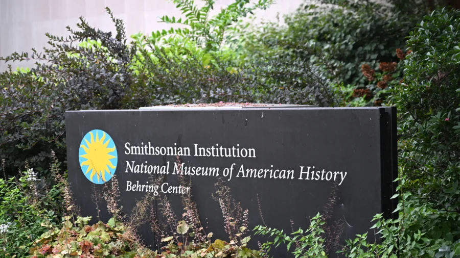 White House Orders Review of Smithsonian Exhibits