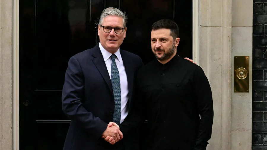 Zelenskyy Meets UK's Starmer Ahead of Trump–Putin Summit