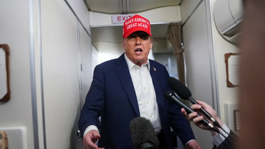 Trump Talks to Press on Air Force One (Aug. 15)