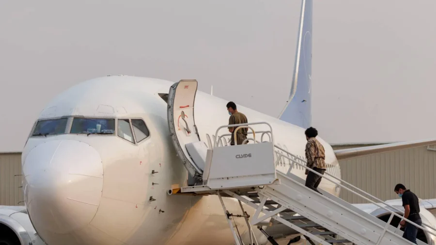 ICE Flights Being Hard to Track: Expert Weighs Security, Logistics, Privacy