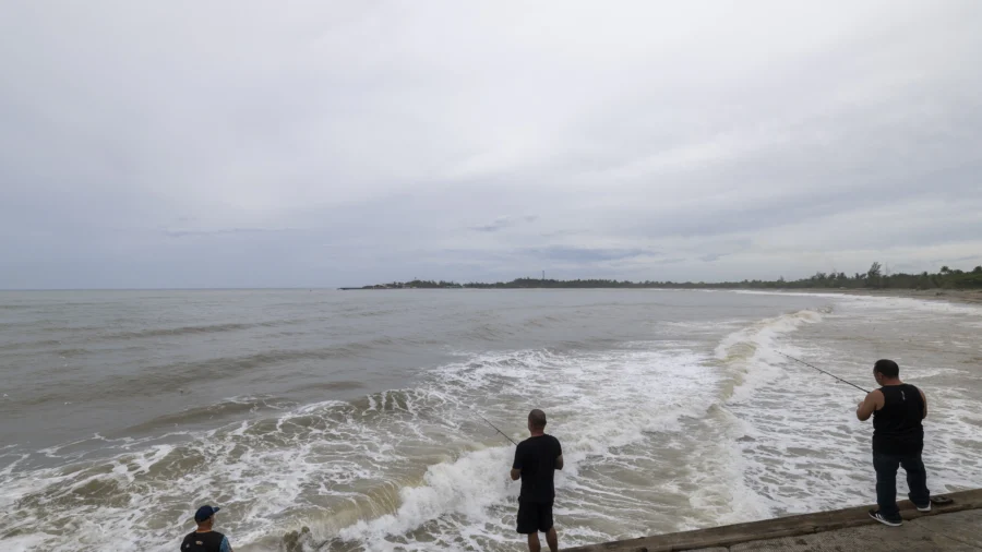 Erin Reintensifies to Category 4 Hurricane, Forecast to Create Dangerous Surf Along US Coast