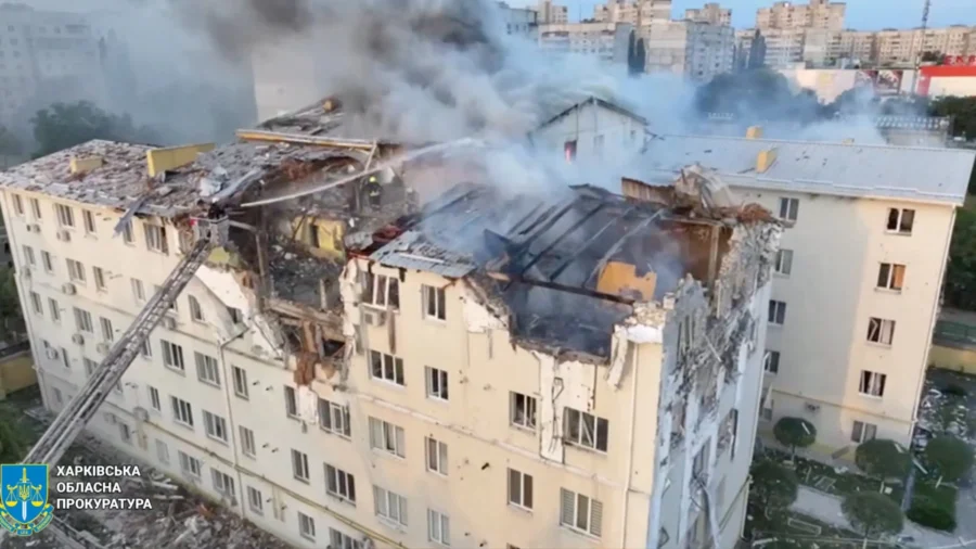 Russian Attacks on Ukraine Kill 10 Ahead of Trump–Zelenskyy Meeting