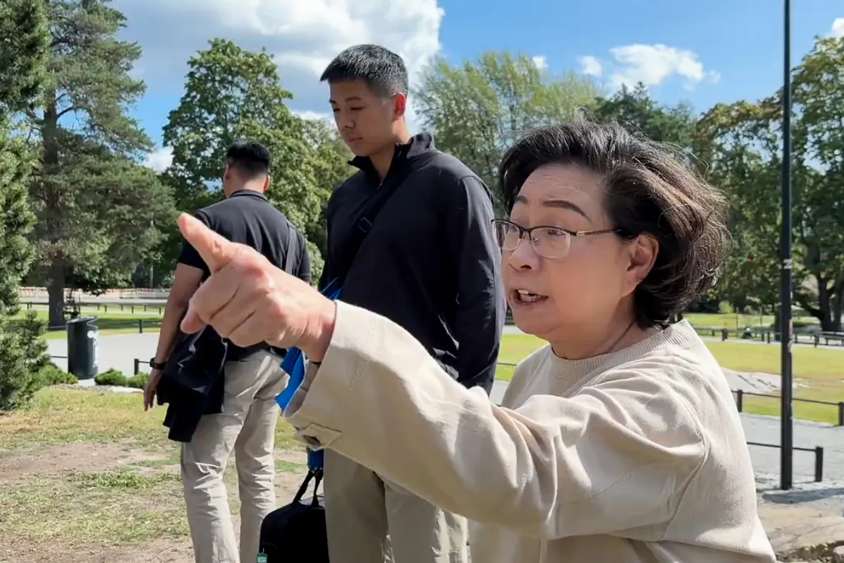 Regina Leung Tong Ching-yee, wife of former Hong Kong Chief Executive Leung Chun-ying, in a confrontational exchange with Falun Gong practitioners in Sibelius Park in Helsinki on Aug. 13, 2025. (Courtesy of Helsinki Falun Gong practitioners)