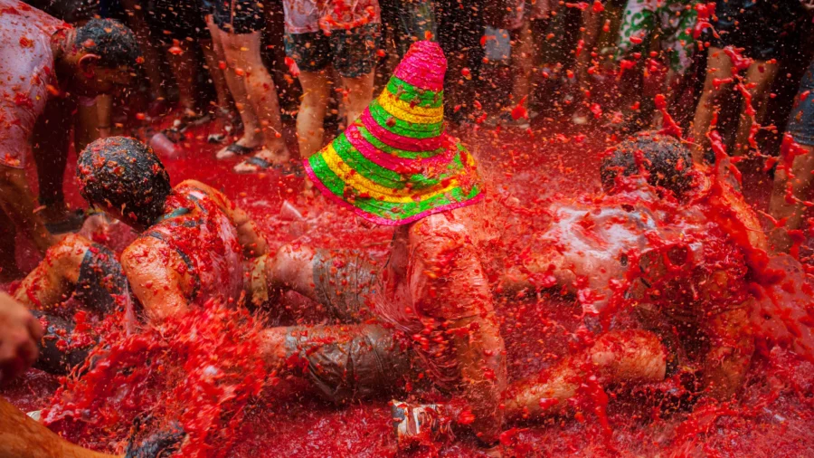 Annual 'La Tomatina' Festival Takes Place in Spain