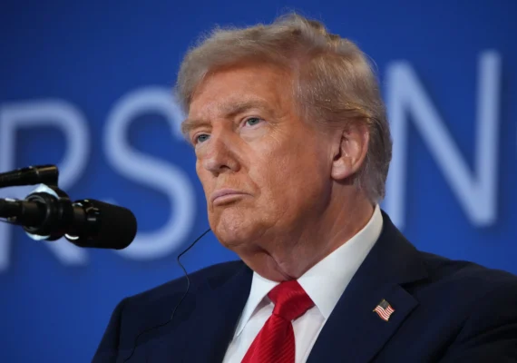 Woman Arrested, Charged After Allegedly Threatening to Kill Trump | NTD
