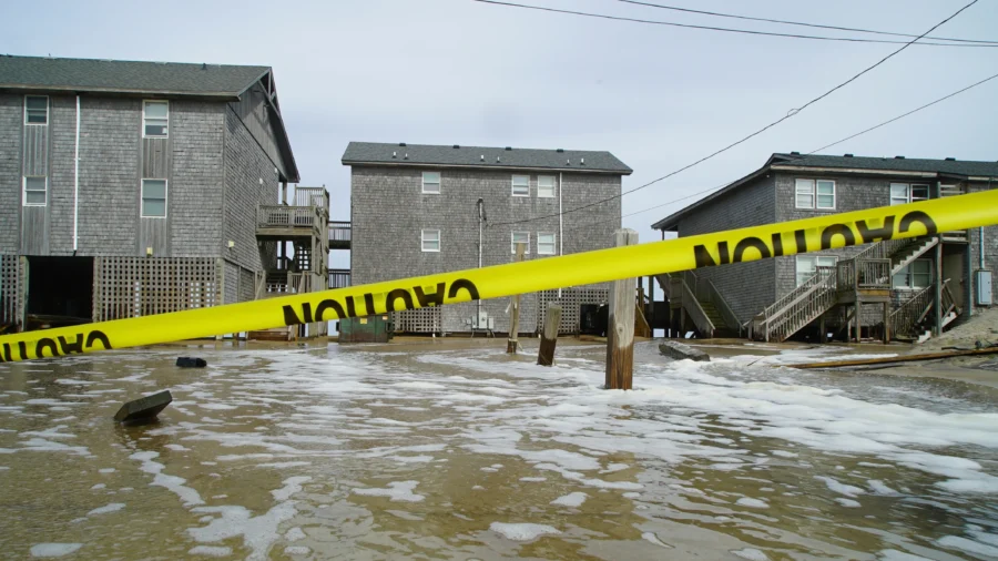 Parts of North Carolina Coast Flood as Hurricane Erin Heads Out to Sea