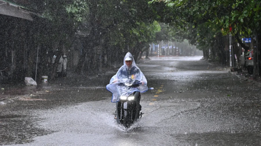 Typhoon Kajiki Drenches Southern China’s Hainan Island, Heads Toward Vietnam