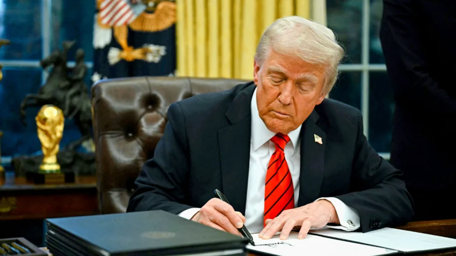 Trump Signs Executive Orders at the White House
