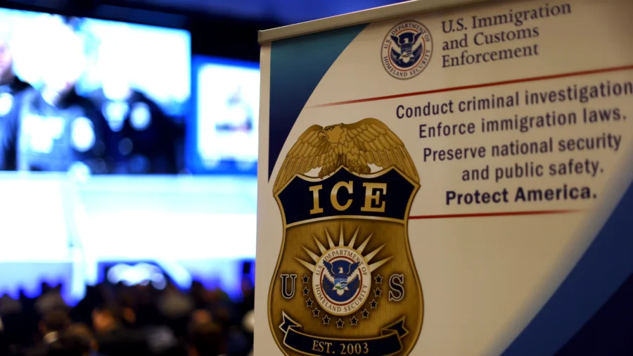 ICE Jobs Fair Draws Hundreds of Applicants in Texas