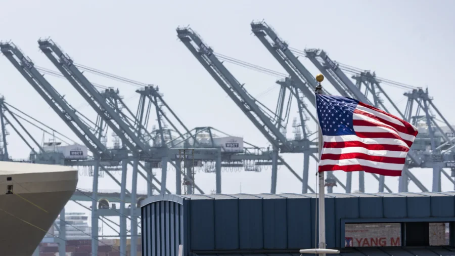 US Economy Grew 3.3 Percent In Q2, Beating Prior Estimate