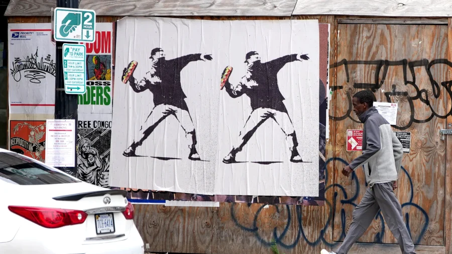 Man Who Threw Sandwich at Federal Agent Acquitted of Assault