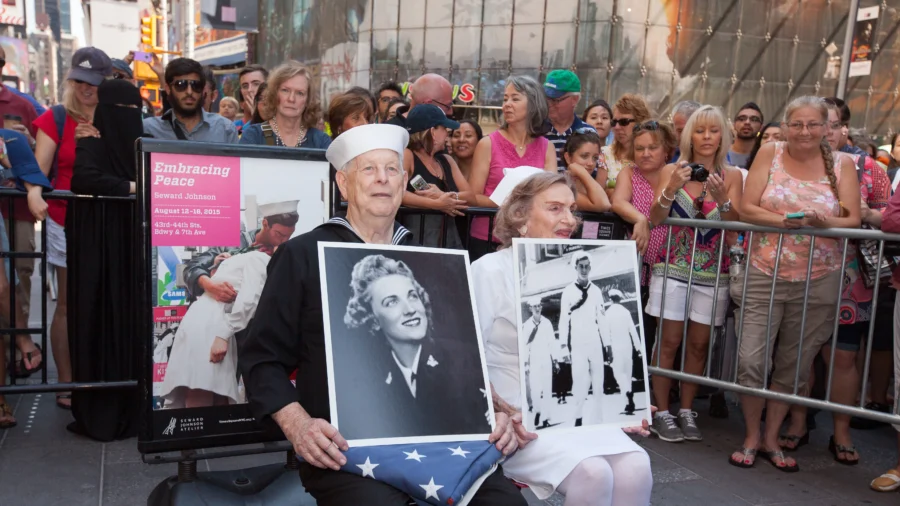 National World War II Memorial Commemorates V-J Day