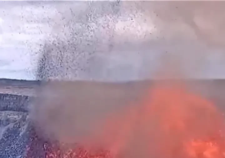 Hawaii’s Kilauea Volcano Erupts in Lava Fountain